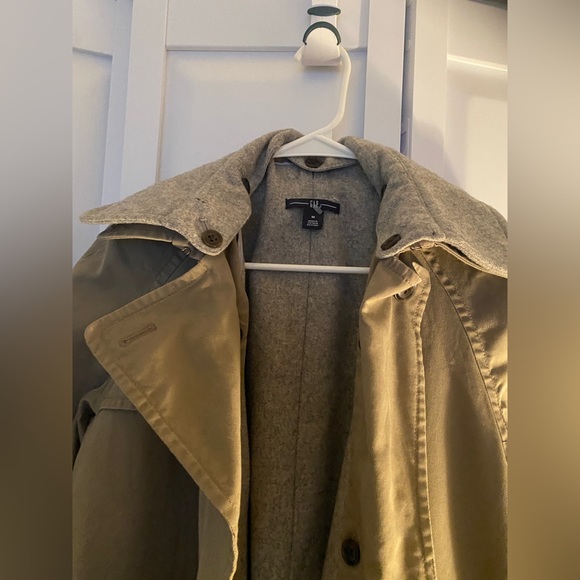 GAP layered trench coat. Beige gray & yellow lining. Removable layer Size: M - Picture 3 of 12